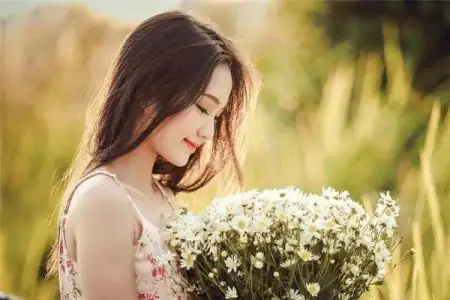 痣相肚脐下生痣看财运如何